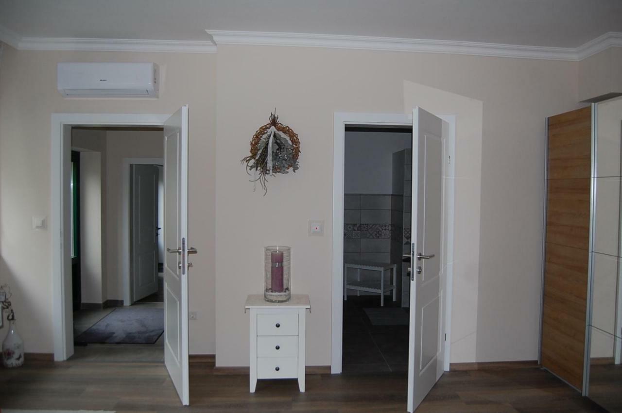 Weingut Krikler Appartement Weiden am See Buitenkant foto